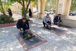 آیین غبارروبی و عطرافشانی مزار شهدا با حضور کارکنان شبکه بهداشت پلدختر