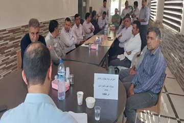 ارائه آموزش توسط کارشناس شبکه بهداشت در ایستگاه اتیلن

