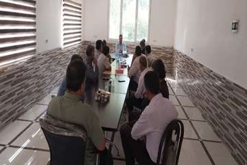 ارائه آموزش توسط کارشناس شبکه بهداشت در ایستگاه اتیلن

