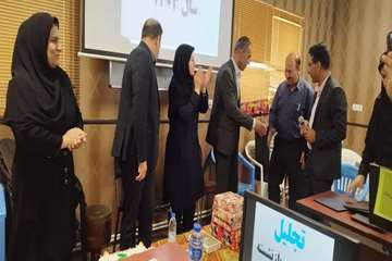 تجلیل از بهورزان نمونه و بازنشسته پلدختر